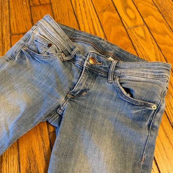 H&M Super Skinny Low Waist Light Wash Jeans (Size: 26/32) - Picture 8 of 10